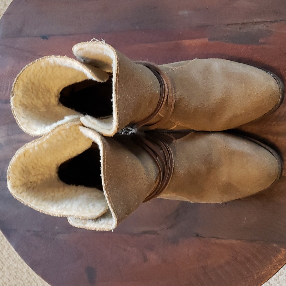 Eddie Bauer light brown booties